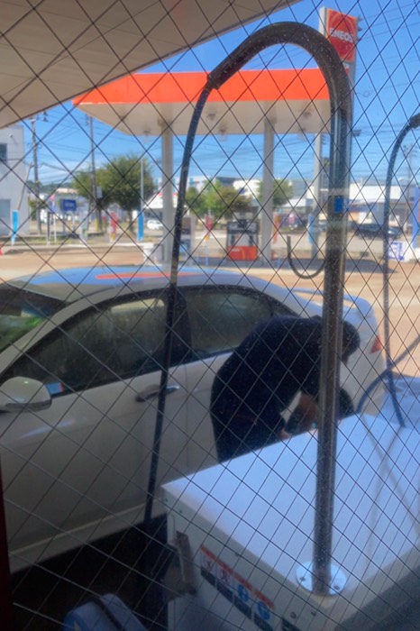 手洗い洗車待ち！