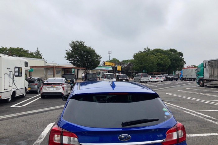 最近はコンビニのあるPAで朝食ですね