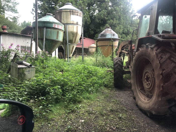 千振東側ループ一角、牧舎三点有り