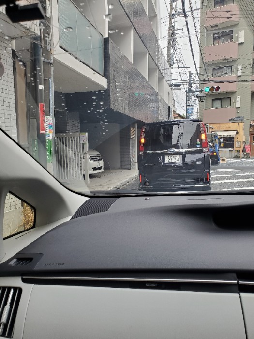 ファミリーマート斜め向かいのゼブラゾーン