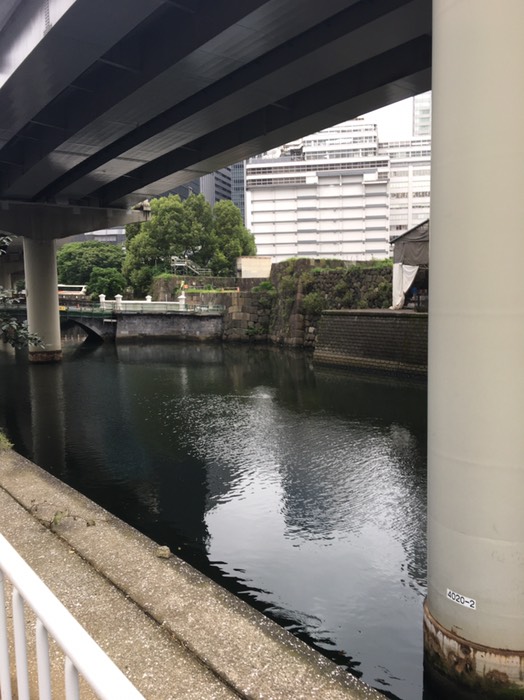 常盤橋、奥は日本ビル