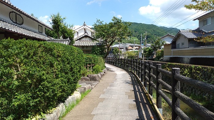 川沿いの遊歩道