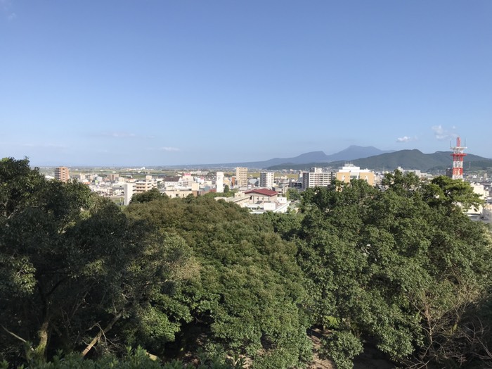 諫早公園城跡から市内を眺める