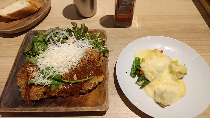 北海道牛のカツレツ・温野菜ラクレット