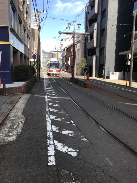 市街地を通る路面電車