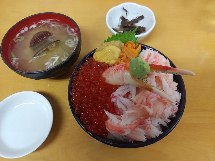 三色丼 三角市場