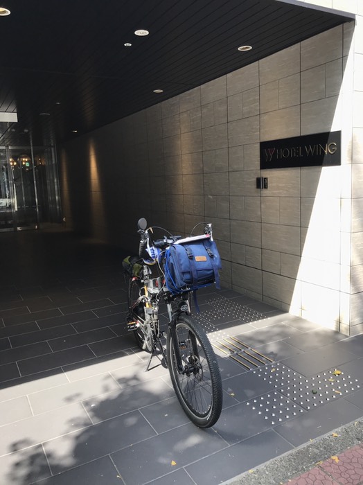 ホテルウイング出発