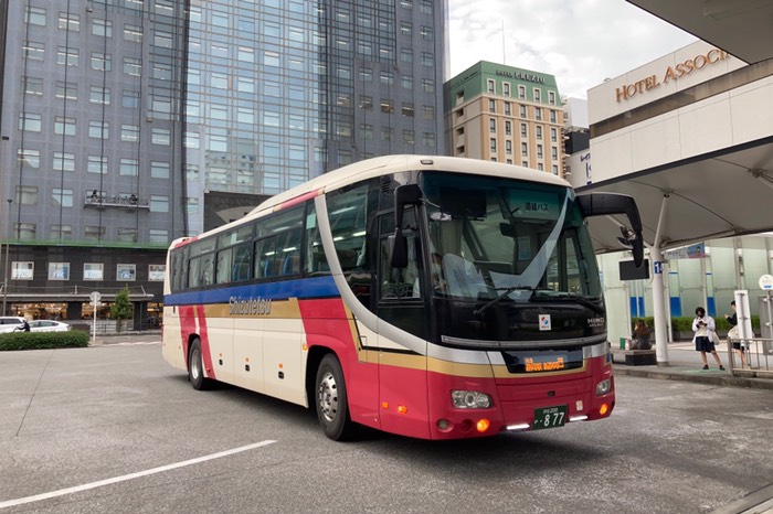 高速のバス停にも停まる路線バスに乗りました