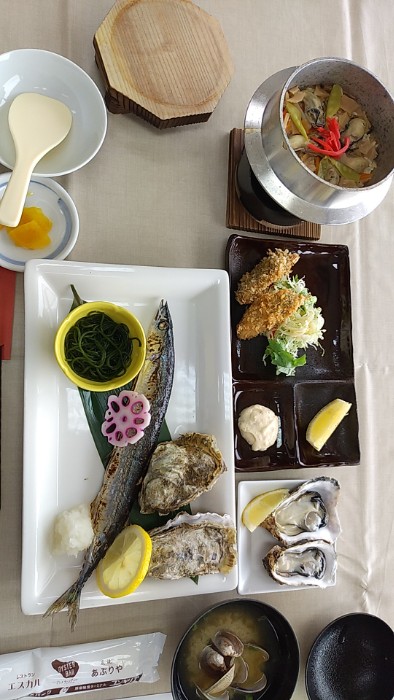 牡蠣尽くしの昼食