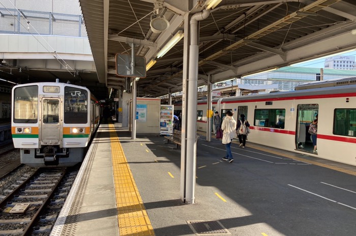 名鉄とJRが同じホーム！？