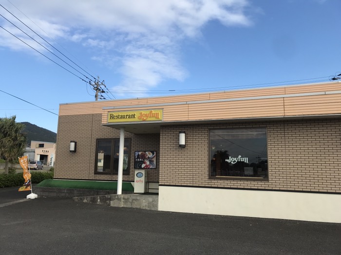 朝食は近くのジョイフル