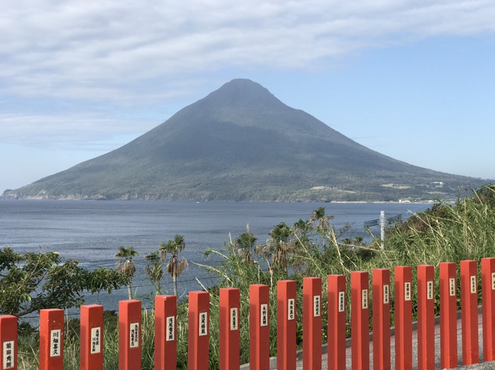 竜宮神社からの開聞岳