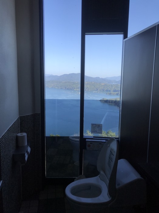 景色の見えるトイレ