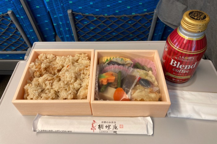 小さめですが二段重？