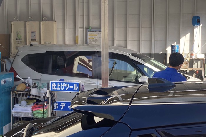 手洗い洗車を頼みました