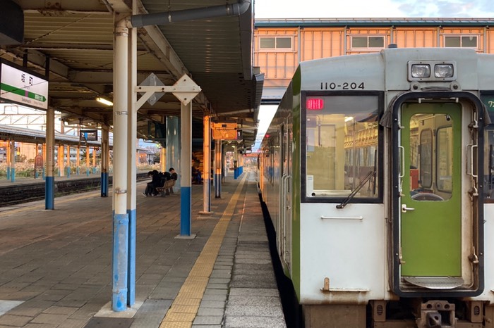 コレに乗れば米沢経由で帰れますが…