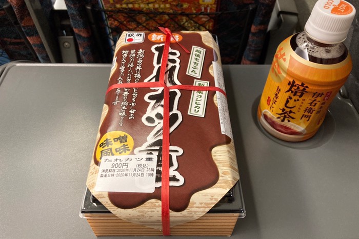 遅めのの昼食と夕食を兼ねて…