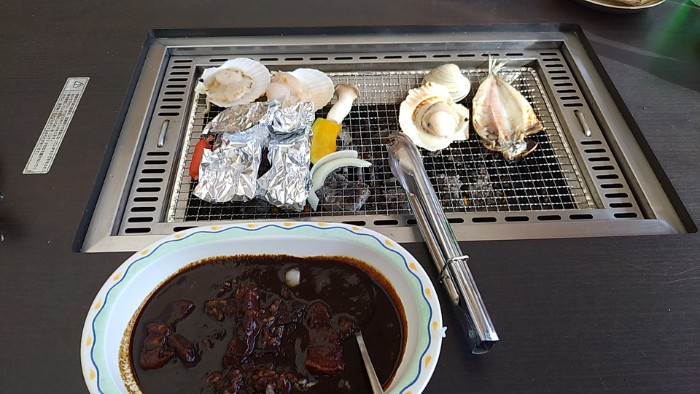ブラックカレ一と浜焼きバーベキュー