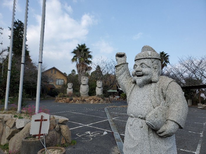 因島の恵比寿さんとモアイ像