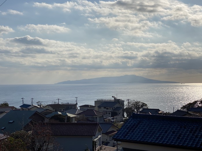 伊豆大島を眺める