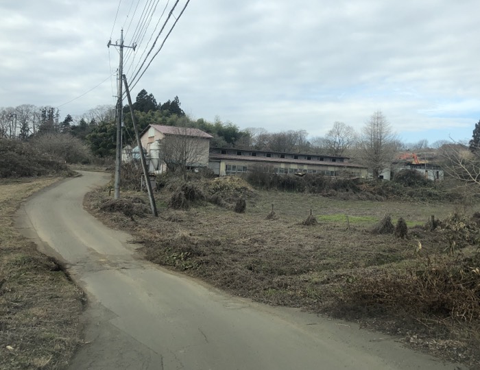 廃屋となっている牛舎