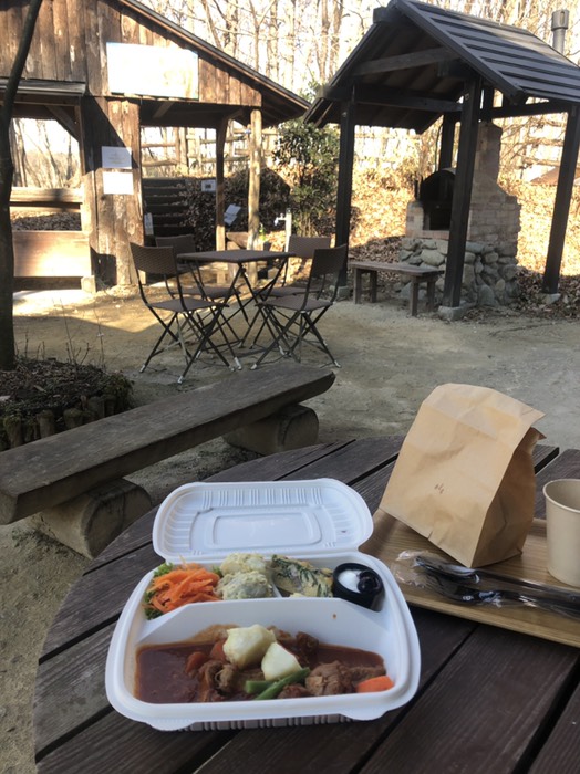 森林の牧場のランチプレート