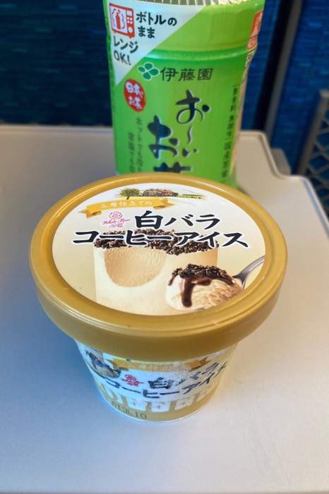 期間限定　白ﾊﾞﾗｺｰﾋｰｱｲｽ