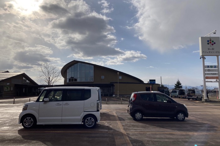 手洗い洗車を頼んで時間潰し