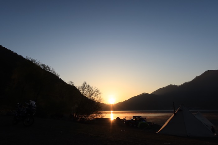 西湖自由キャンプ場　日の出