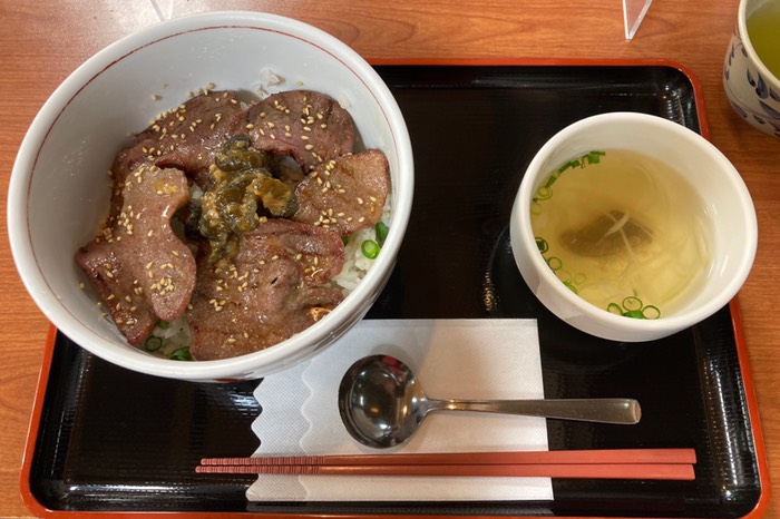 牛タン丼をいただきました
