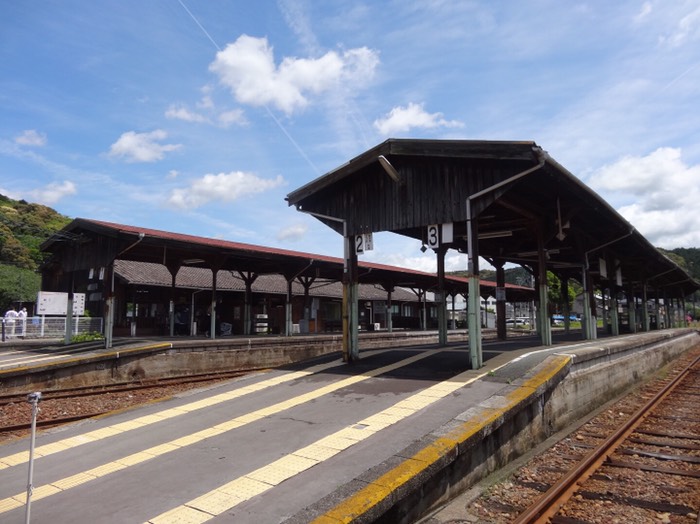 プラットホーム