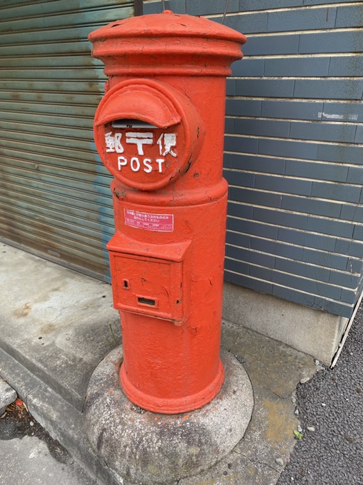 昔ながらの郵便ポスト