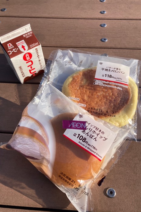 ちょっと早いけど朝食に