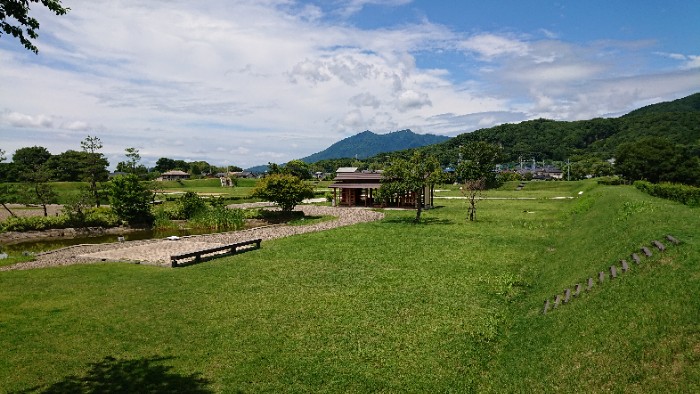 小田城本丸と筑波山