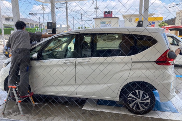 手洗い洗車待ち