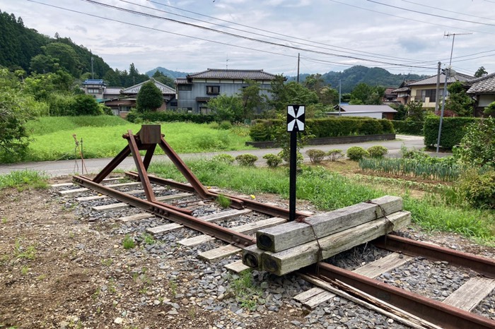 すぐ後ろは道路