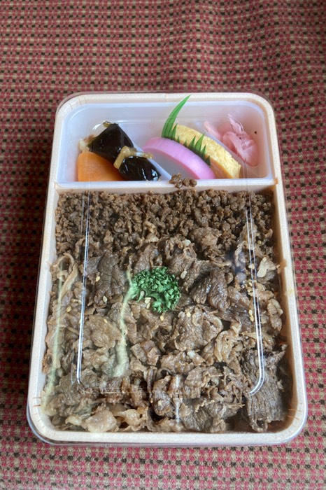 お弁当食べます♪