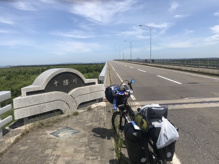 天空へと続く十勝川橋