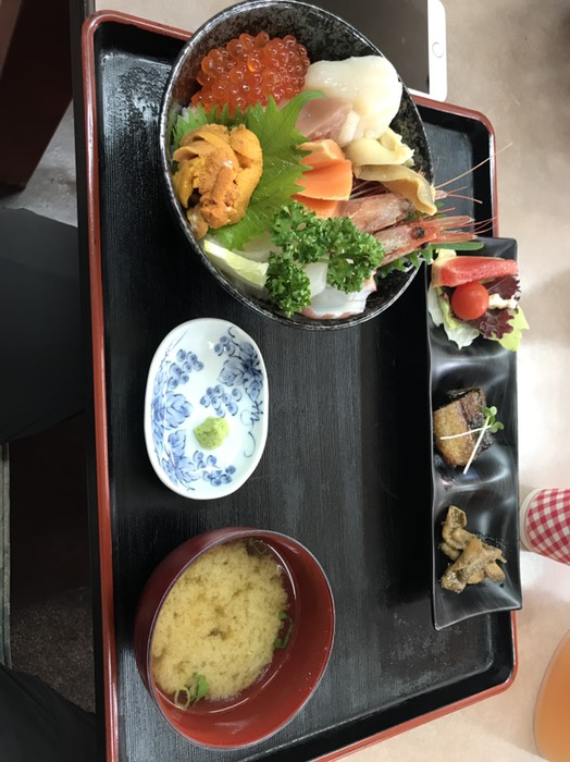 ウトロで海鮮丼