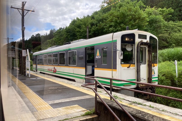 反対向きの気動車が！