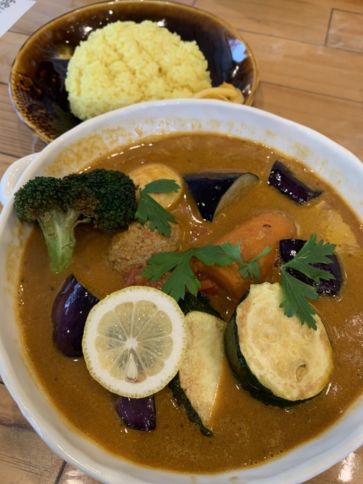 ラム・トマ・ココナッツのスープカレー