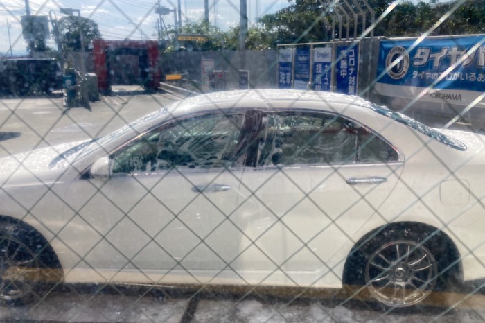 手洗い洗車待ち