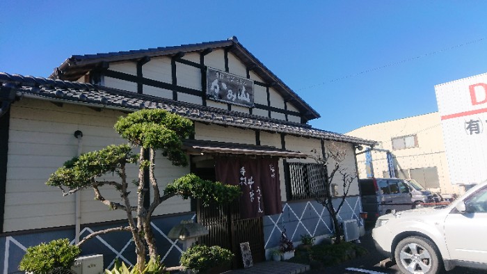 かみ山 そばを食べる