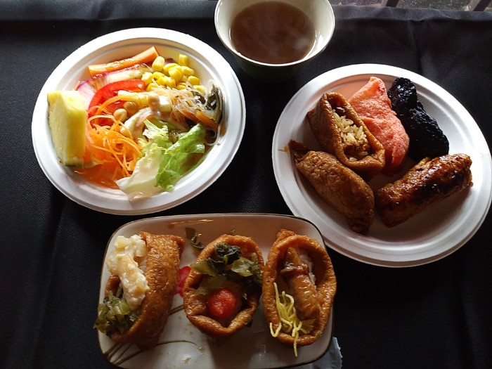 稲荷寿司食べ放題 来恩