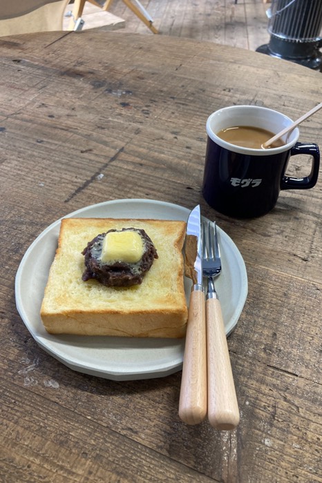 モグラトーストとホットコーヒー