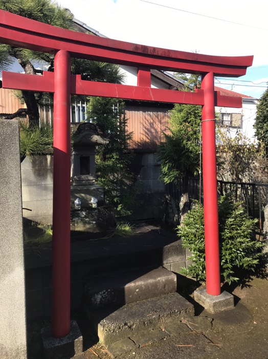 ⛩