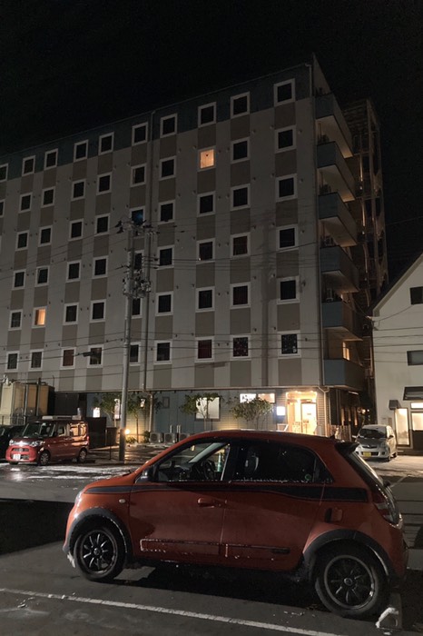 くたびれたのでベッドで寝ます