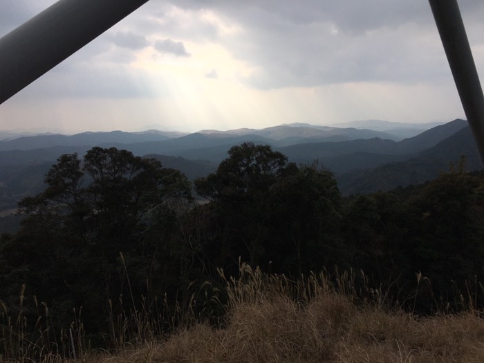 秋吉台を北東側から臨む