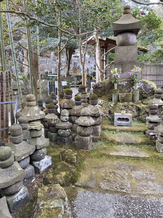 上杉禅秀の墓と北条新田両軍の供養塔