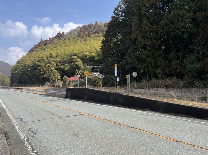 昔の街道の一里塚があるらしい